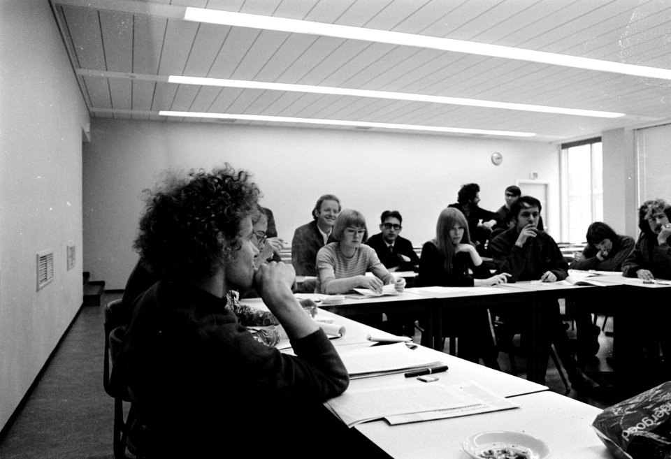 Congres ASVA te Amsterdam over nieuwe opzet van ASVA. Studenten tijdens een sect, Bestanddeelnr 923-3450
