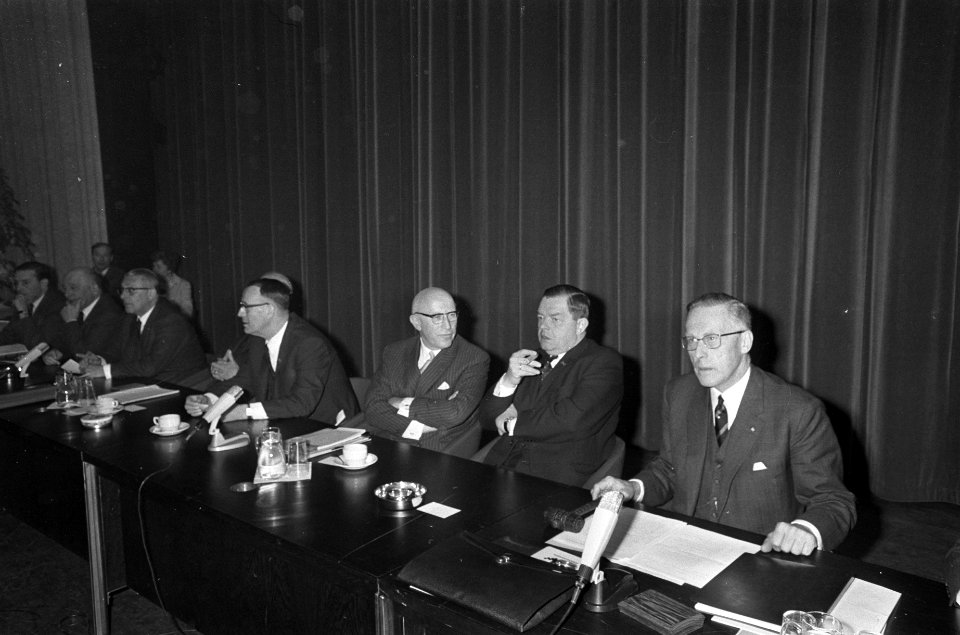 Congres Vereniging Nederlandse Gemeenten in RAI. Dhr. Lindeboom , mr. Kranenburg, Bestanddeelnr 921-3707