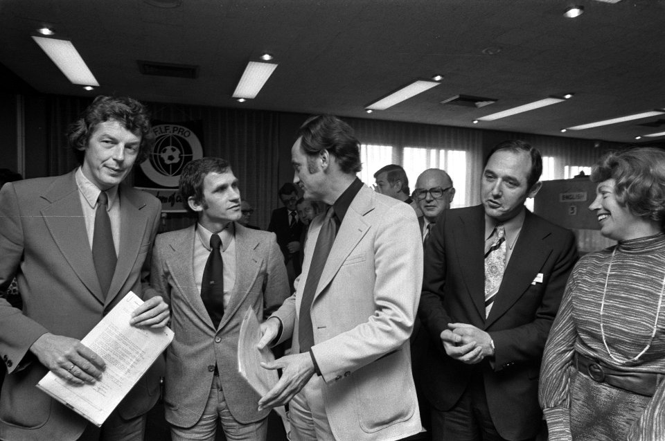 Congres voetbalproforganisaties in Hoofddorp Kok (NVV), Snoek, Boersma, Blanpai, Bestanddeelnr 928-1870