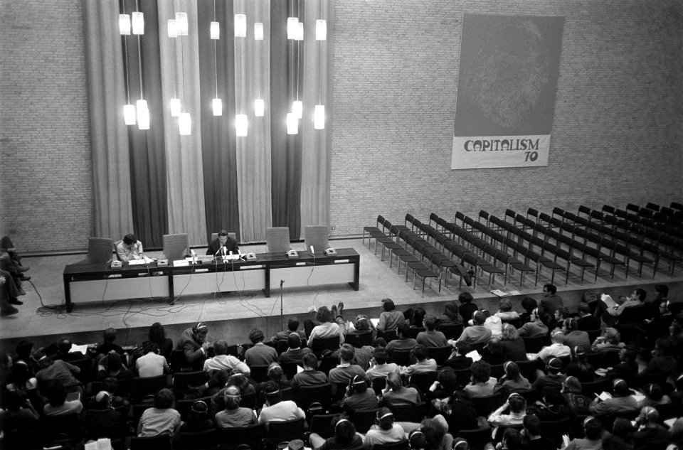 Congres over Kapitalisme in 70-er jaren in Tilburgse Hogeschool overzicht, Bestanddeelnr 923-8347