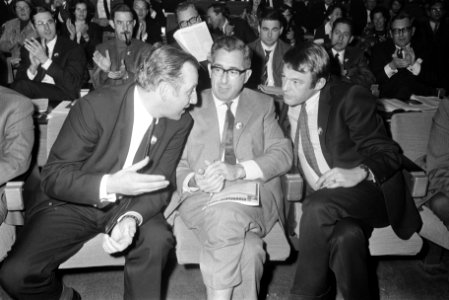 Congres D66 in RAI Amsterdam. Voorzitter Beekmans, hoofdbestuurslid Schwarz en V, Bestanddeelnr 923-0746