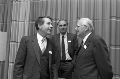 Congres Onderwijsrecht in Utrecht v.l.n.r. prof. Koekoek, drs. De Haan en Prof., Bestanddeelnr 934-0890