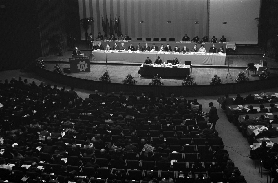 Congres PvdA in Nederlands Congresgebouw in Den Haag overzicht, Bestanddeelnr 922-1776