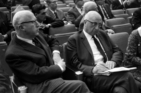 Congres PVDA in RAI. Nummers 13.14 Burgemeester Samkalden, Bestanddeelnr 920-8829