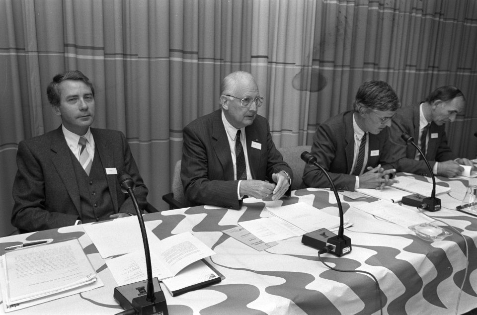 Congres Onderwijsrecht in Utrecht v.l.n.r. prof. Koekoe drs. De Haan en Prof. D, Bestanddeelnr 934-0896