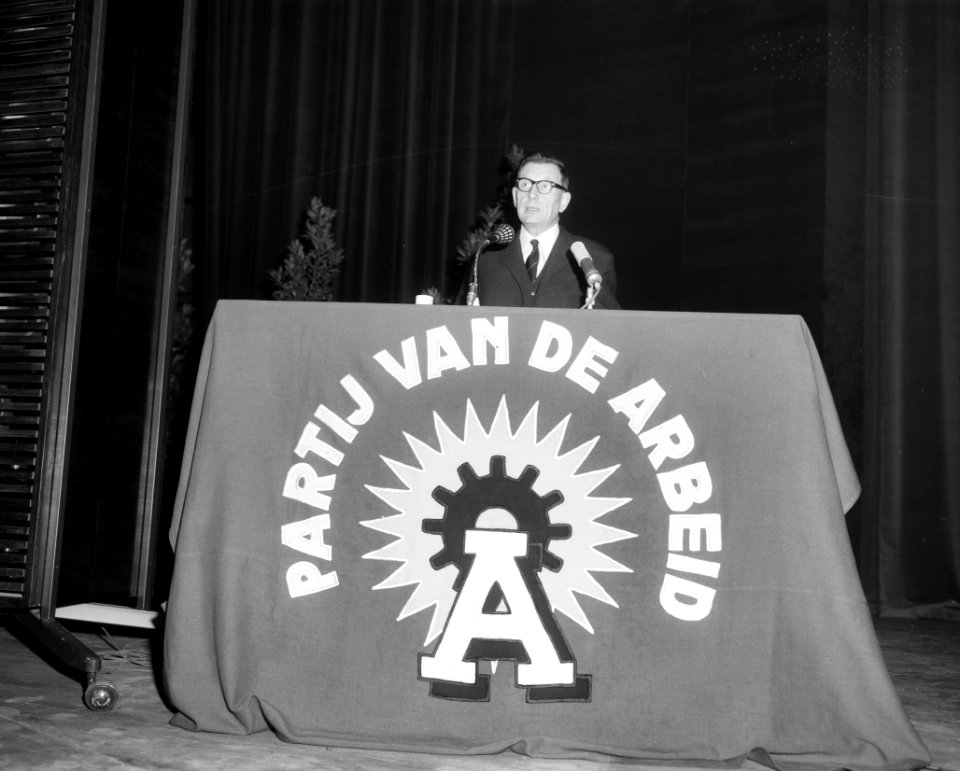 Congres Partij van de Arbeid , de heer G. J. Suurhof aan het woord, Bestanddeelnr 917-5044