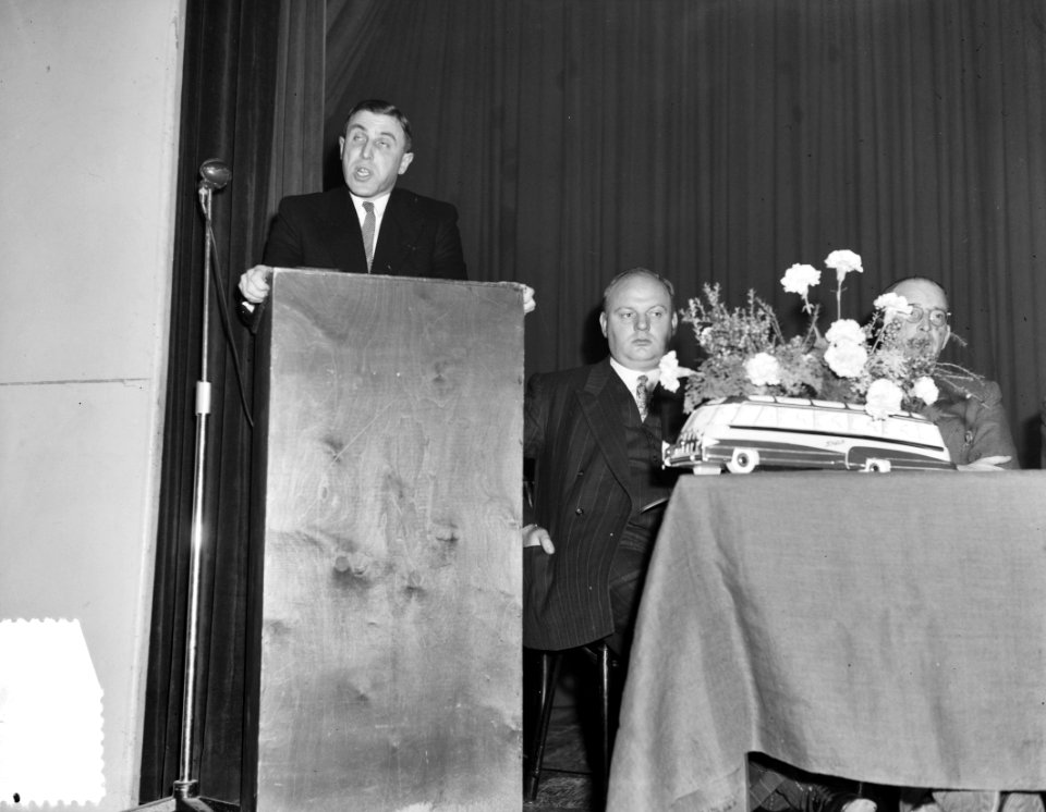 Congres Personenvervoer te Amsterdam. Spreker, Bestanddeelnr 904-8277