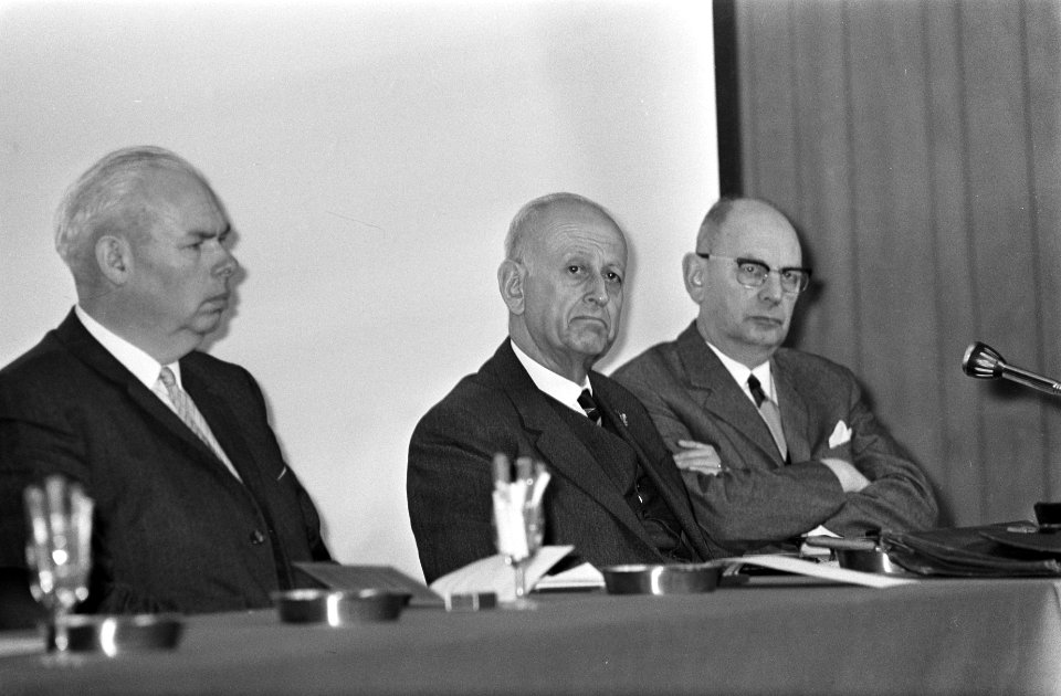 Congres over Geluidshinder in aula Technische Hogeschool te Delft nr. 35 v.l, Bestanddeelnr 921-7722