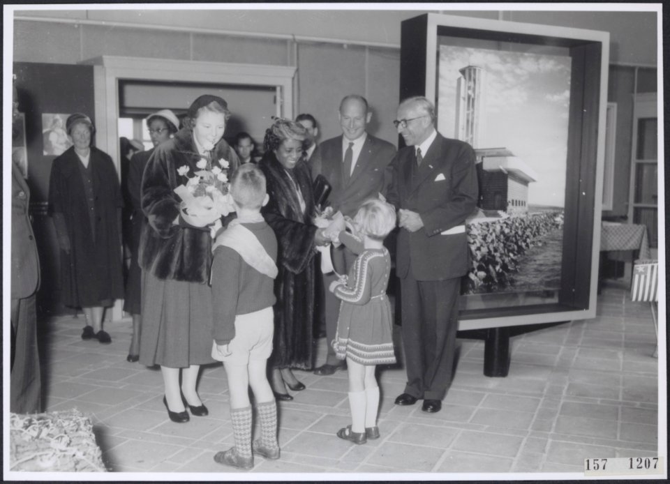 Collectie Fotocollectiie Afdrukken ANEFO Rousel, fotonummer 157-1207, Bestanddeelnr 157-1207