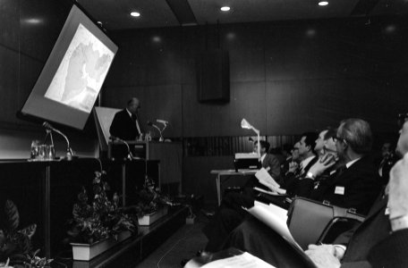 Congres Midden-Oosten Instituut in RAI, Amsterdam over mogelijkheden tot groei , Bestanddeelnr 924-2349