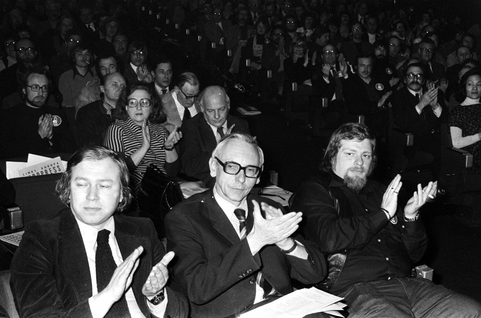 Congres PvdA over vrede en veiligheid in RAI v.l.n.r. Marcel van Dam, Van der S, Bestanddeelnr 927-8635
