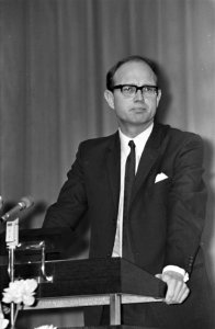 Congres over Geluidshinder in aula Technische Hogescho te Delft Prof.dr. W. Bu, Bestanddeelnr 921-7724