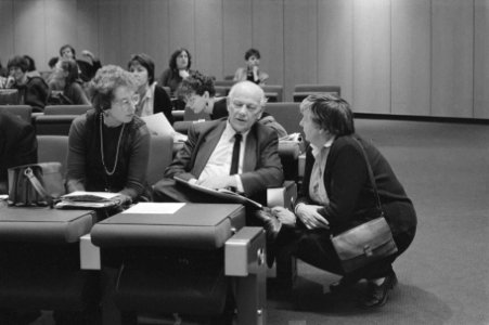 Congres Rooie Vrouwen in de RAI PvdA Tweede Kamer fractieleider Den Uyl op het , Bestanddeelnr 933-2538