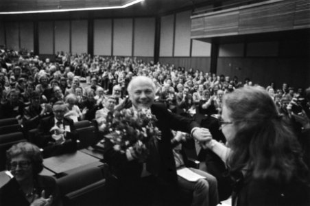 Congres PvdA Den Uyl in de bloemen, Bestanddeelnr 929-3885