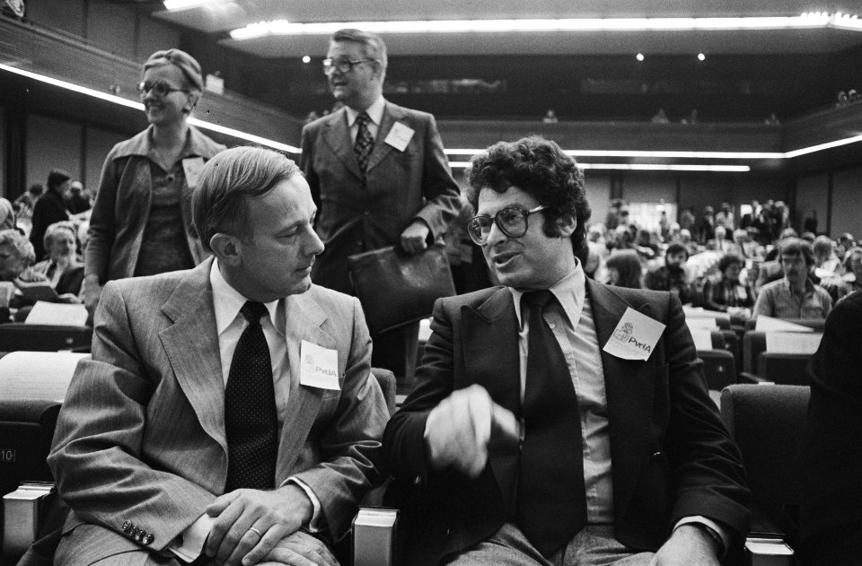 Congres PvdA Steenkamp (l) en Van Thijn, Bestanddeelnr 929-3887