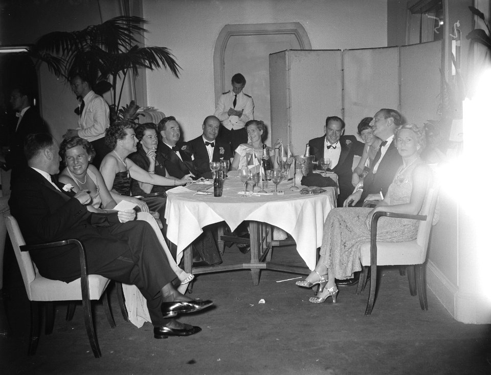 Congres zee assuradeuren Den Haag , dansen, Bestanddeelnr 906-7189