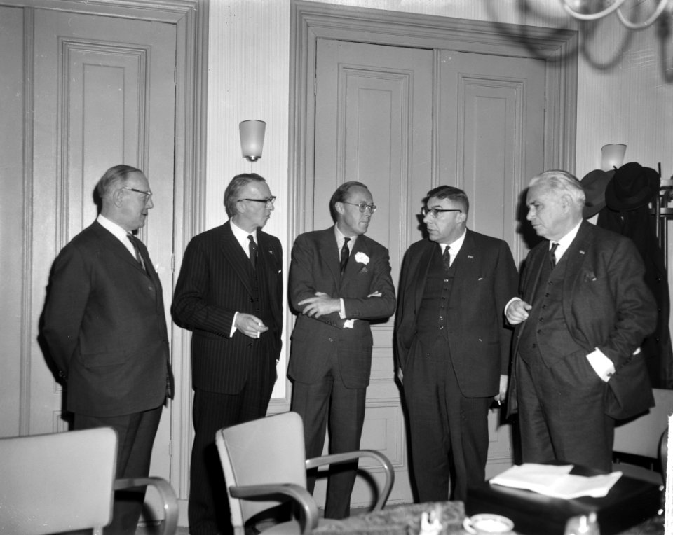Congres randgebieden in Leeuwarden begonnen, Bestanddeelnr 915-1802