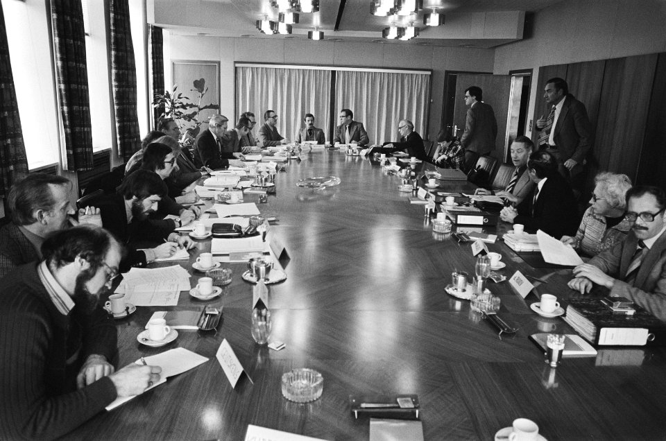 Congres PvdA over Europese Verkiezingen Den Uyl (r) en Vondeling, Bestanddeelnr 929-5672