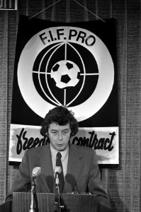 Congres voetbalproforganisaties in Hoofddorp Kok aan het woord, Bestanddeelnr 928-1872