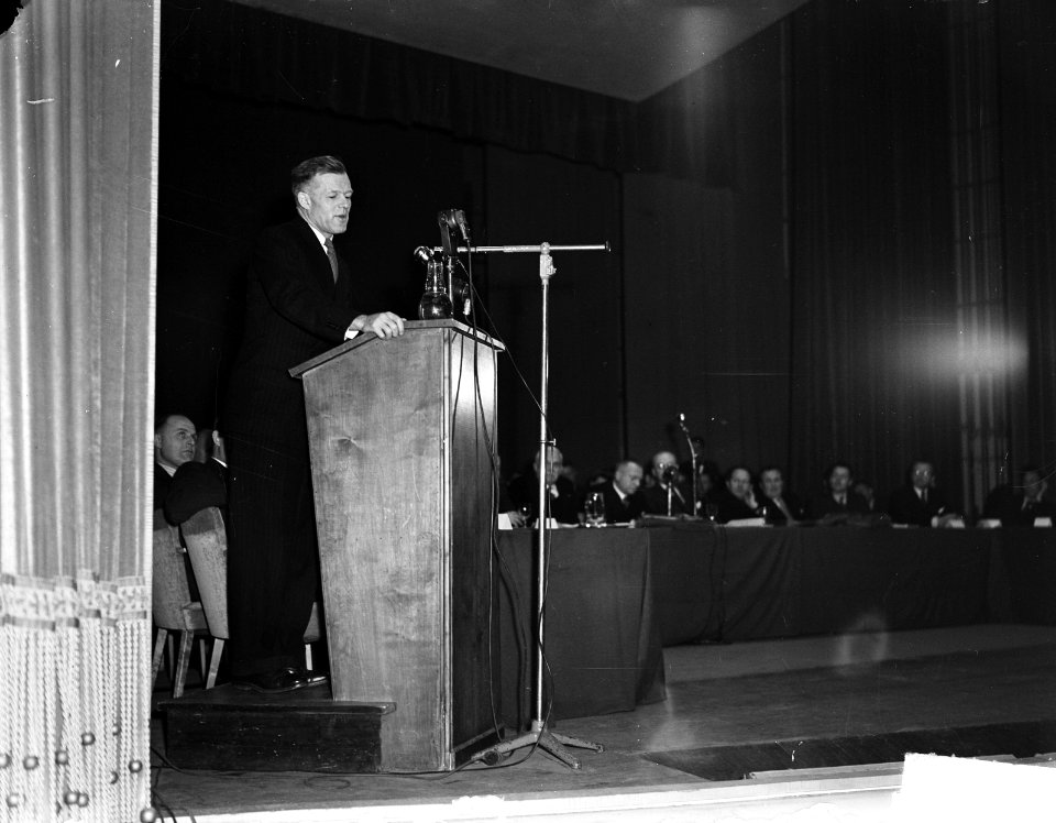 Congres Stichting van de Arbeid. Dr. Alan Valentine spreekt, Bestanddeelnr 903-1894
