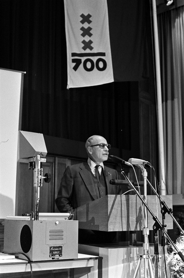 Congres Stad in Beweging in Tropenmuseum, Amsterdam minister Van Doorn tijden, Bestanddeelnr 928-1784