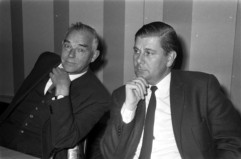Congres PvdA in Nederlands Congresgebouw in Den Haag links de heer J.A.W. Burger, Bestanddeelnr 922-1766