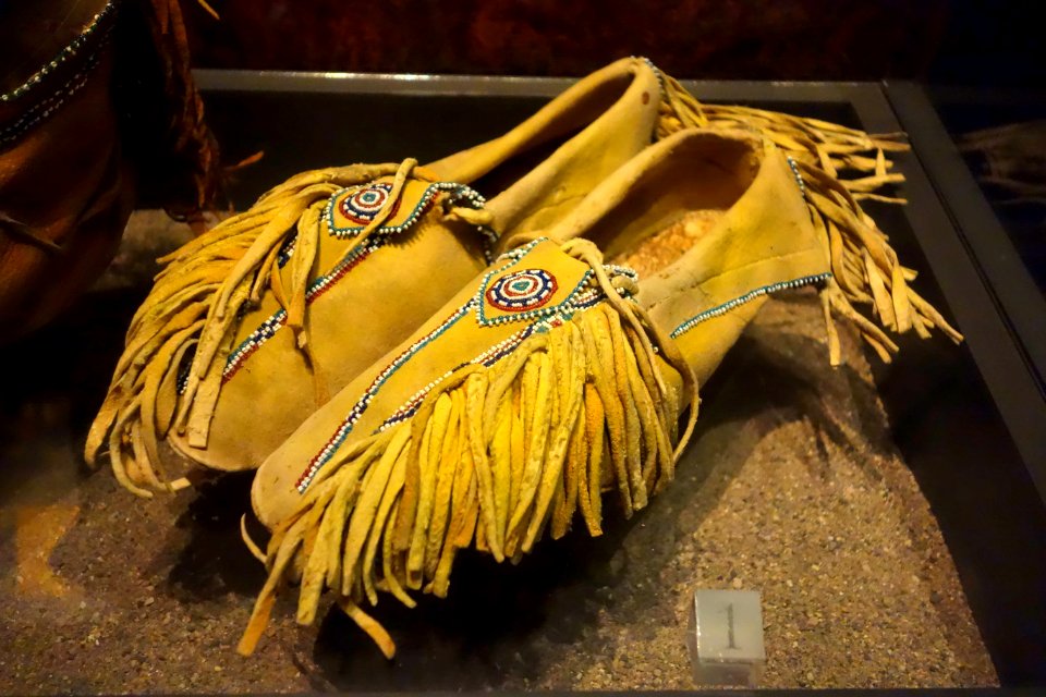 Comanche moccasins, 1880-1890 - Bata Shoe Museum - DSC00525