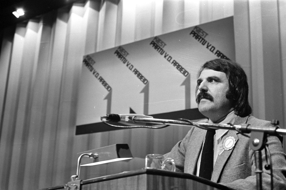 Congres PvdA in Den Haag , Andre van der Louw tijdens openingswoord, Bestanddeelnr 925-9298