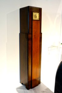 Columnair tall clock and radio, by Raymond Loewy, Westinghouse Electric Co., Cranberry, PA, c. 1930, mahogany, oak veneer, enameled stee., Masonite - Montreal Museum of Fine Arts - Montreal, Canada -DSC09032