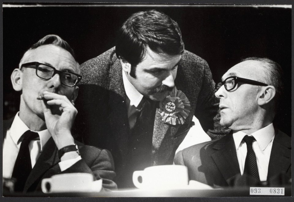 Congressen, politieke partijen, gesprekken, Louw, André van der, Tans, Sjeng, Bestanddeelnr 093-0831