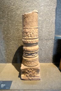 Column, Linh Nguyen, Long An, 7th century AD, sandstone - Museum of Vietnamese History - Ho Chi Minh City - DSC06093