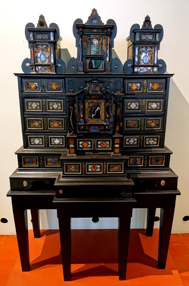 Collector's cabinet on stand, Augsburg, 1650-1700, ebony, onyx, pietre dure inlays, precious stones - Germanisches Nationalmuseum - Nuremberg, Germany - DSC03006