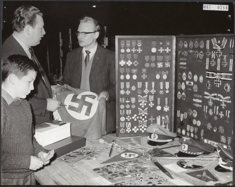 Collecties, verzamelaars, nazis, leger, Bestanddeelnr 047-0784