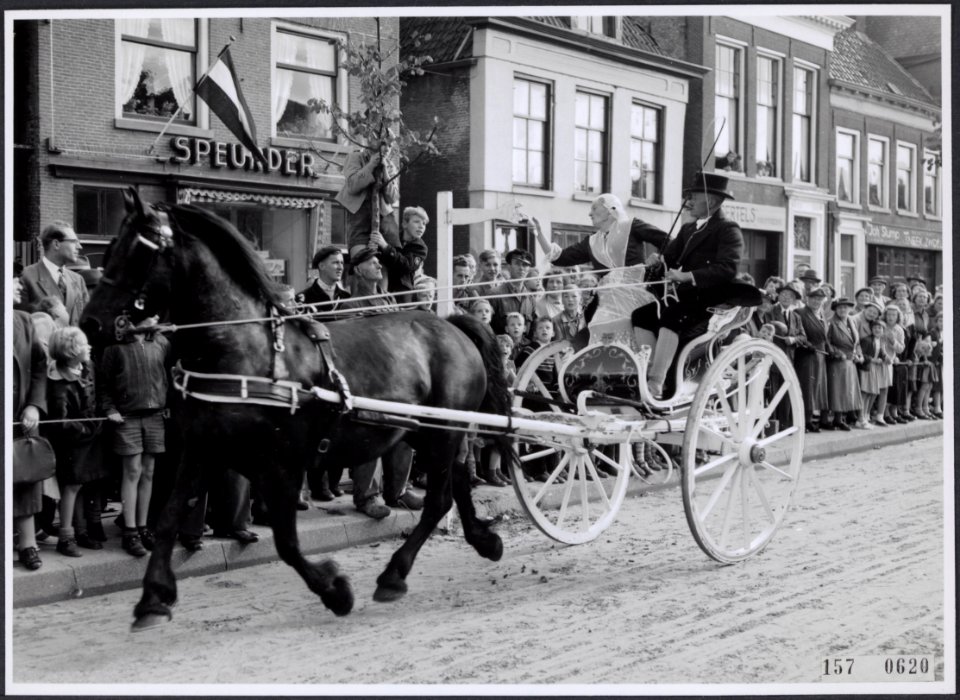 Collectie Fotocollectiie Afdrukken ANEFO Rousel, fotonummer 157-0620, Bestanddeelnr 157-0620