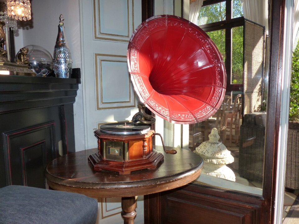 Art tinge turntable