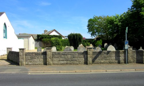 Colwell Baptist Church, Colwell Road, Freshwater (May 2016) (Graveyard)