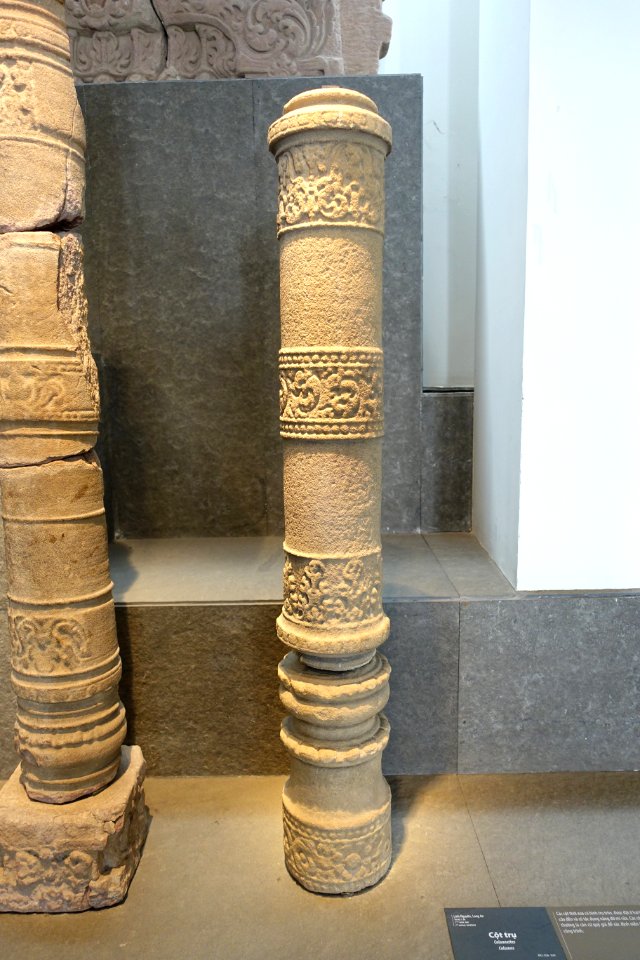 Column, Linh Nguyen, Long An, 7th century AD, sandstone - Museum of Vietnamese History - Ho Chi Minh City - DSC06091
