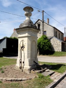 Colligis-Crandelain (Aisne) pompe de Colligis