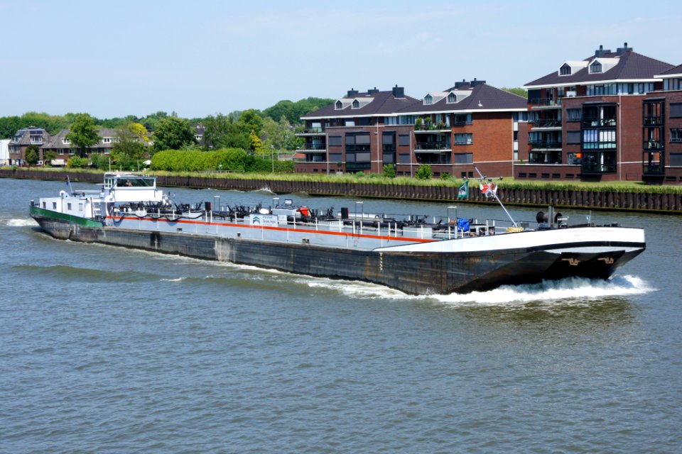 Colonia - ENI 02317695 op het Amsterdam-Rijn kanaal, pic2