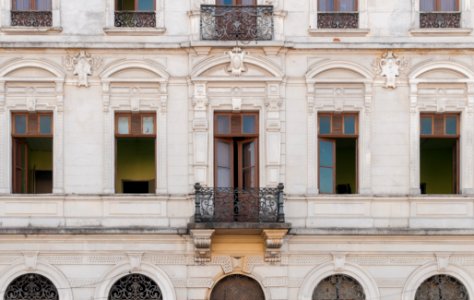 Colonial House in Saõ Paulo Luz Metro Station