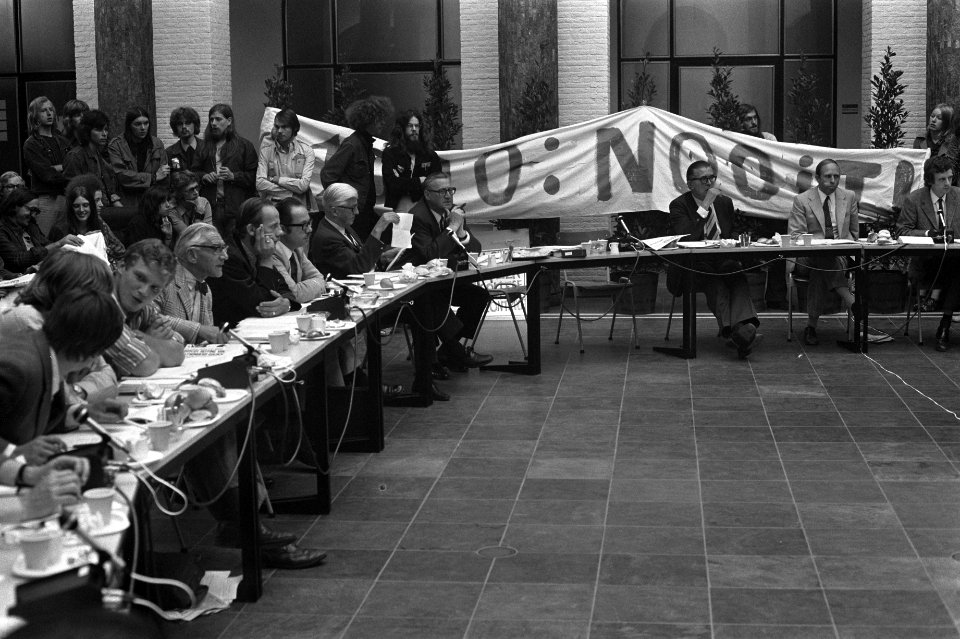 College van Bestuur van Gemeentelijke Universiteit van Amsterdam vergadert in Ma, Bestanddeelnr 925-8421