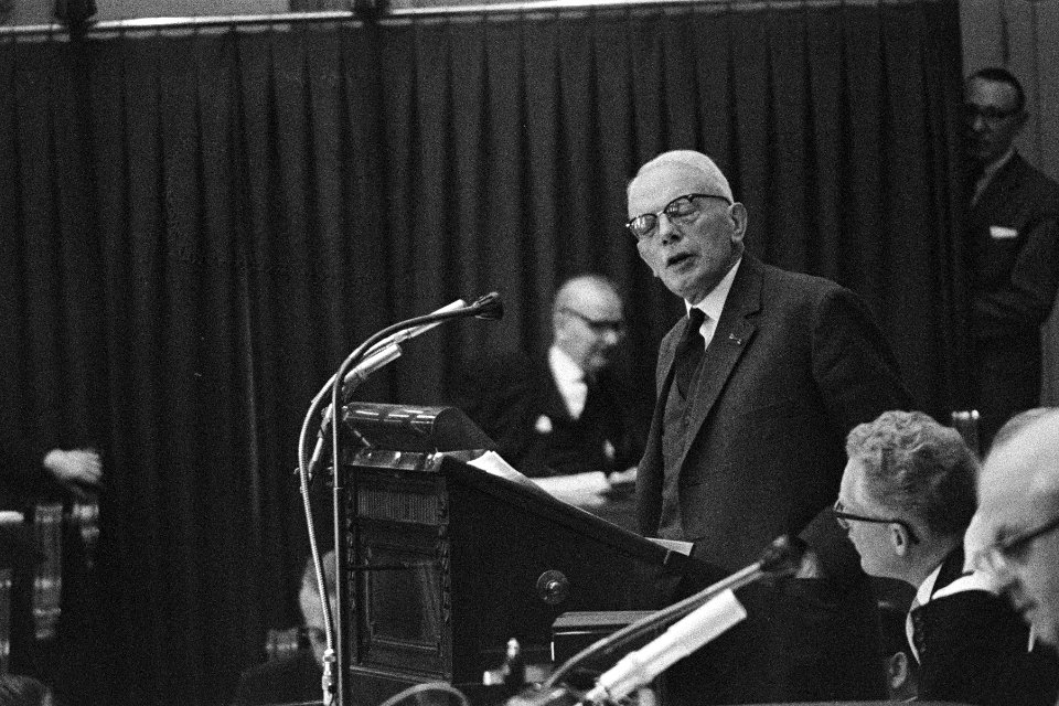 Commissie inzake Van der Putten ( Mr Roosjes ), Bestanddeelnr 913-9479
