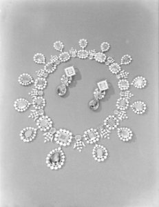 Collier en oorhangers met briljanten, Bestanddeelnr 190-0862