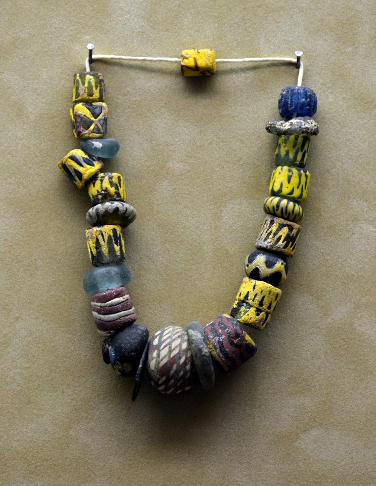 Collier Pâte de verre Musée Saint-Remi 21092016 01