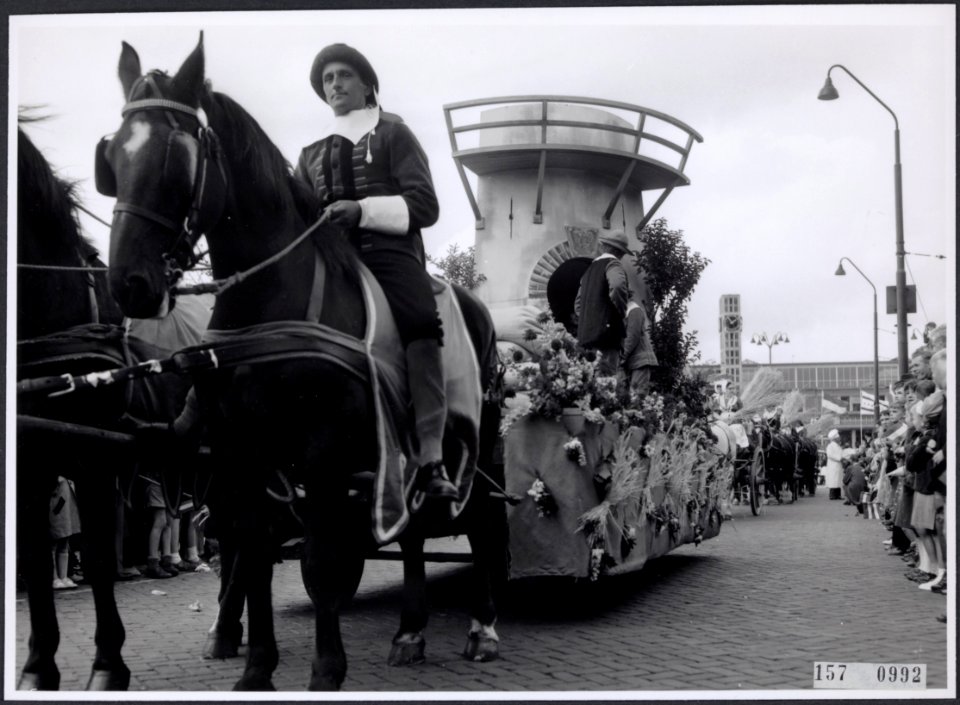 Collectie Fotocollectiie Afdrukken ANEFO Rousel, fotonummer 157-0992, Bestanddeelnr 157-0992