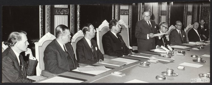 Commissies, overheidsvoorlichting, beedigingen, Jong,PJSd, Bestanddeelnr 092-0251