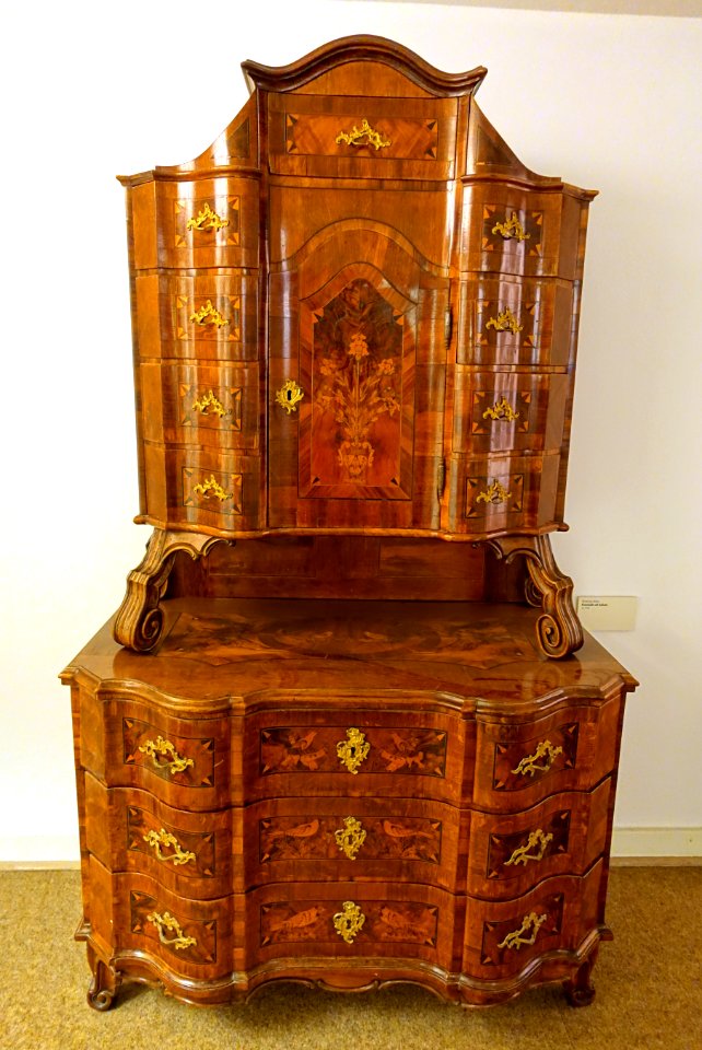 Commode with upper tier, Wurzburg, c. 1745 - Mainfränkisches Museum - Würzburg, Germany - DSC04847