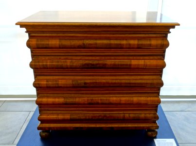 Commode, Nuremberg, c. 1730-1740, pine, walnut, oak, white oak, sheet brass - Germanisches Nationalmuseum - Nuremberg, Germany - DSC02536