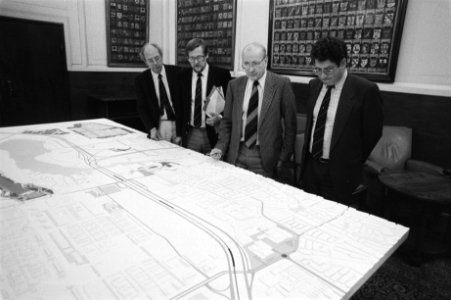 Commissievergadering over Olympische spelen in Amsterdam vlnr projectleider Van , Bestanddeelnr 932-9770