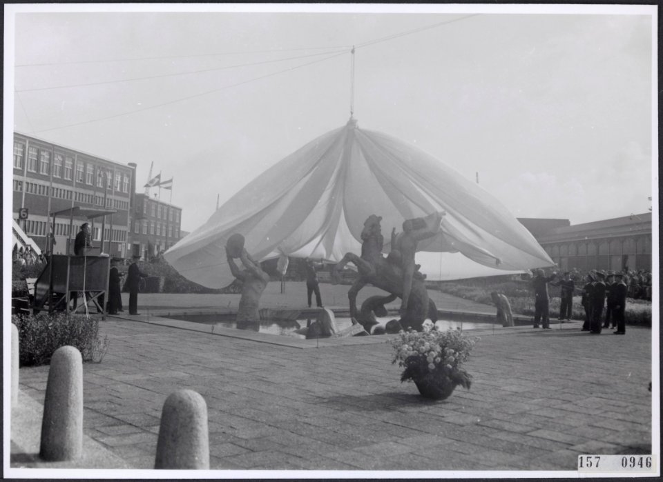 Collectie Fotocollectiie Afdrukken ANEFO Rousel, fotonummer 157-0946, Bestanddeelnr 157-0946